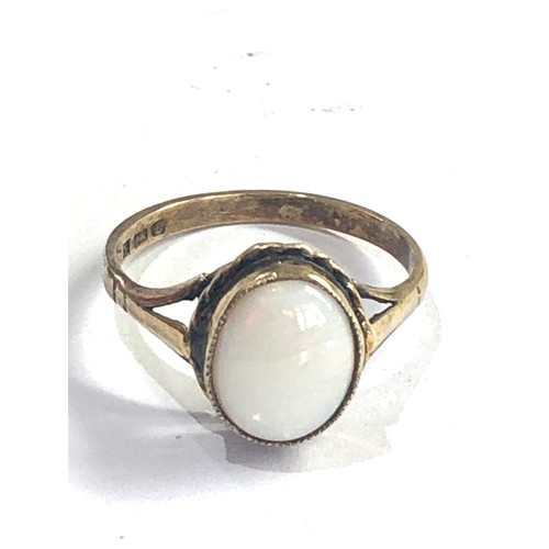 69 - 9ct gold opal ring 2.3g