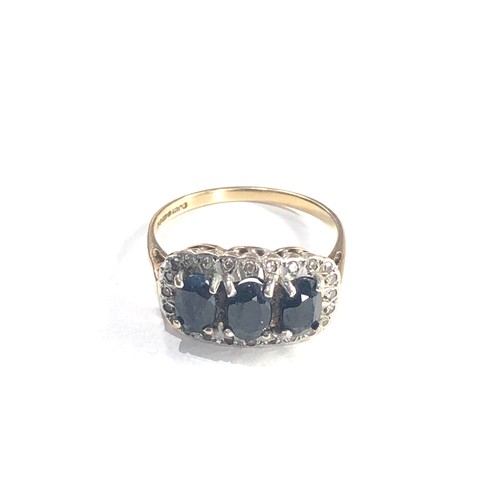 71 - 9ct gold sapphire and diamond  ring 2.7g