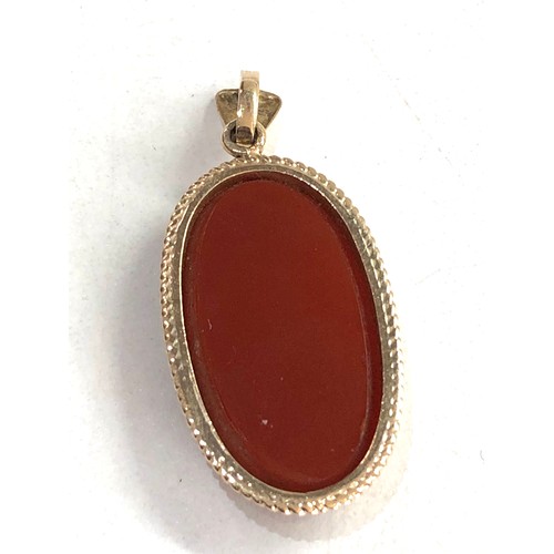 95 - 9ct gold cameo pendant 2.6 g