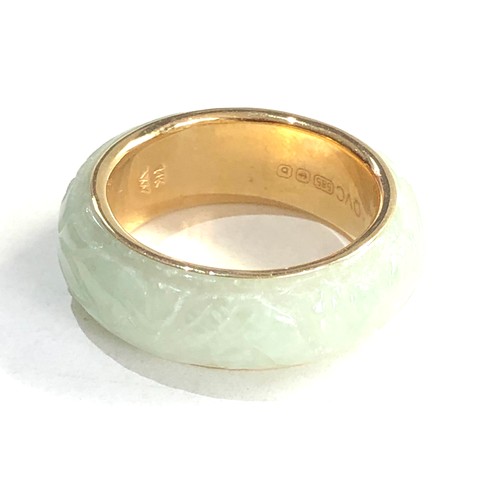 98 - 14ct gold & jade ring 4.8g