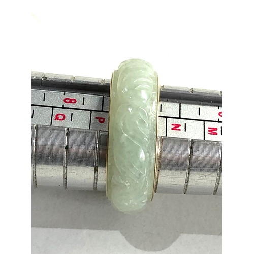 98 - 14ct gold & jade ring 4.8g