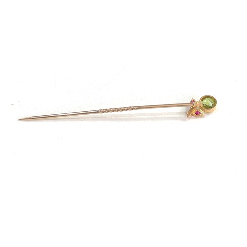 101 - Antique 15ct gold peridot & ruby stick pin