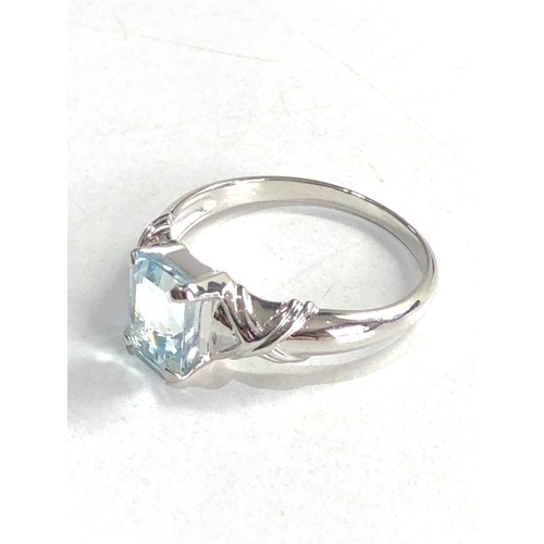 113 - 9ct white gold aqua ring 2.6g