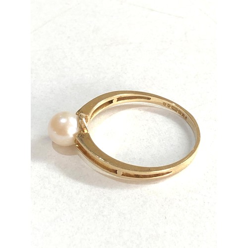 125 - 9ct gold cultured pearl ring 1.4g