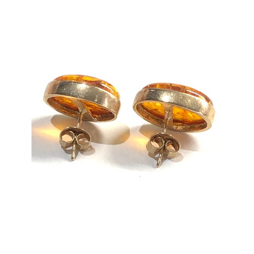 134 - 9ct gold amber earrings 3.3g