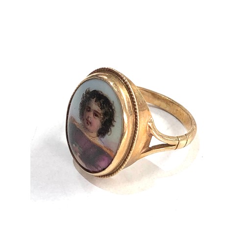 186 - Victorian 9ct gold porcelain panel ring 3.6g