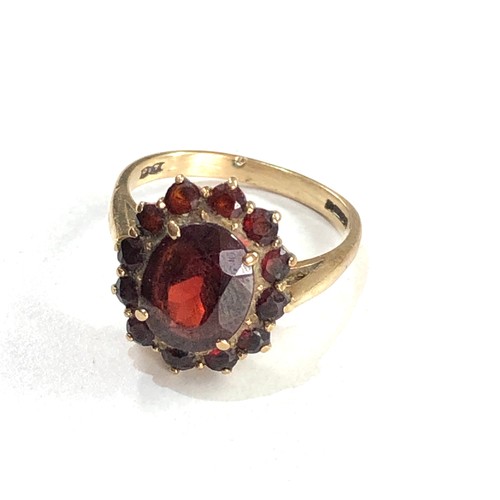 197 - 9ct gold garnet ring 3.9g