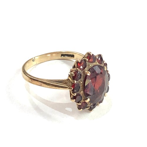 197 - 9ct gold garnet ring 3.9g