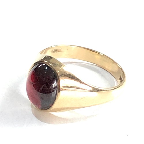 199 - 9ct gold garnet ring 3.5g