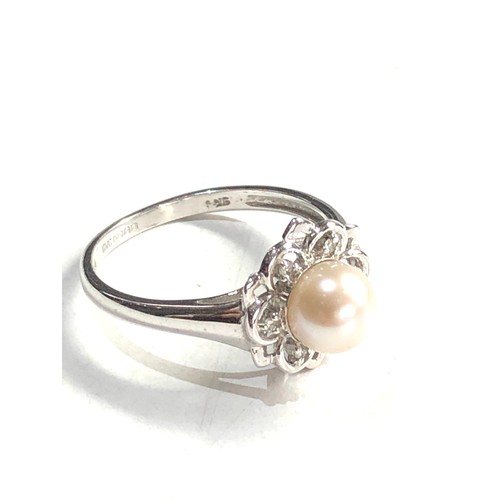 208 - 9ct gold diamond & pearl ring 2.4g