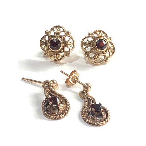 223 - 2 pairs of 9ct gold garnet earrings 3.6