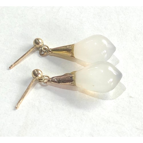 226 - 9ct gold chalcedony earrings 2.4g