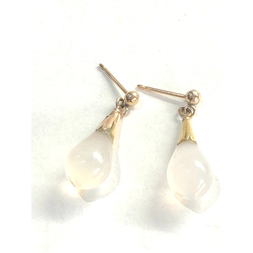 226 - 9ct gold chalcedony earrings 2.4g