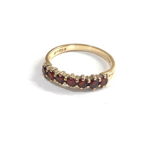 252 - 9ct gold garnet ring 2.3g