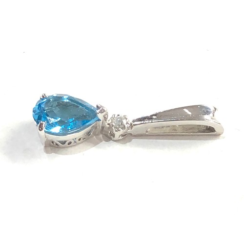 257 - Small 9ct white gold diamond and topaz pendant measures approx 2.3cm drop 1.3g