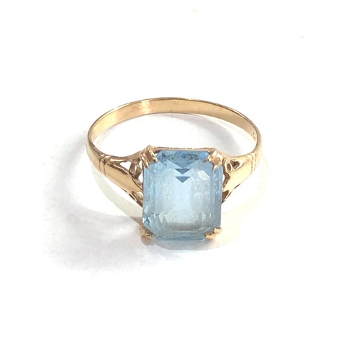 273 - 9ct gold blue stone dress ring 1.8g