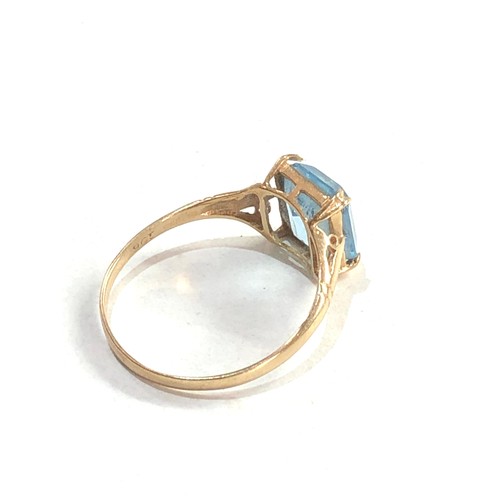 273 - 9ct gold blue stone dress ring 1.8g