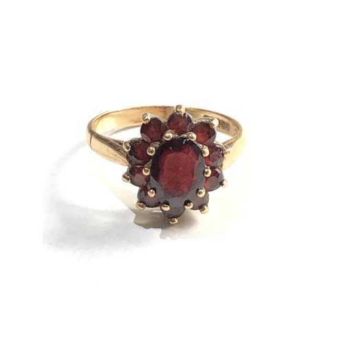 274 - 9ct gold garnet ring 3.2g