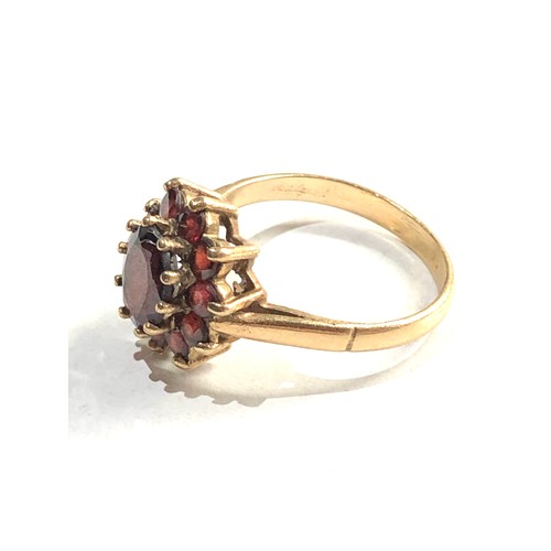 274 - 9ct gold garnet ring 3.2g