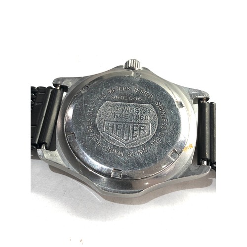 97 - Heuer 2000 gents 200m professional divers watch quartz model No 950.006 working order but no warrant... 