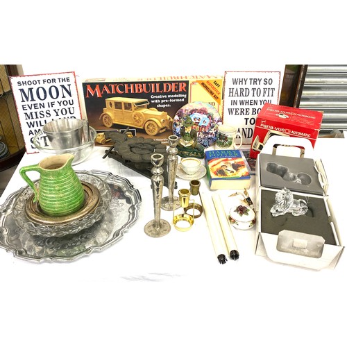 302 - Selection of miscellaneous pieces to include Swarovski lion, damaged tail, candle sticks, metal sign... 