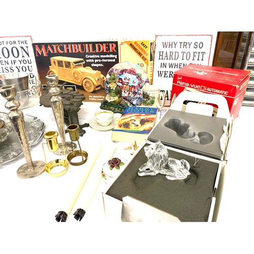 302 - Selection of miscellaneous pieces to include Swarovski lion, damaged tail, candle sticks, metal sign... 