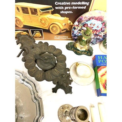 302 - Selection of miscellaneous pieces to include Swarovski lion, damaged tail, candle sticks, metal sign... 