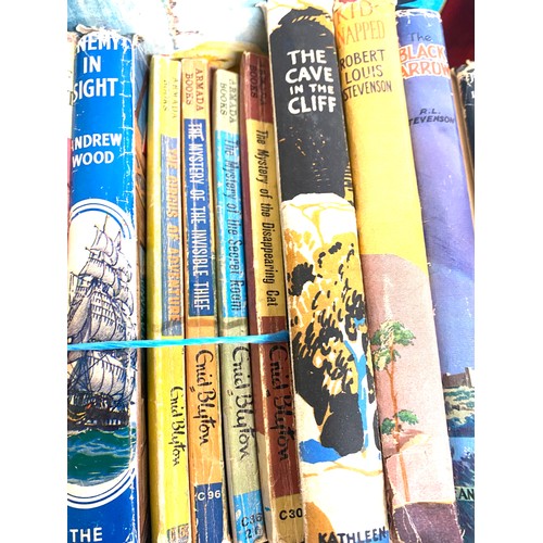 322 - Selection of assorted childrens books