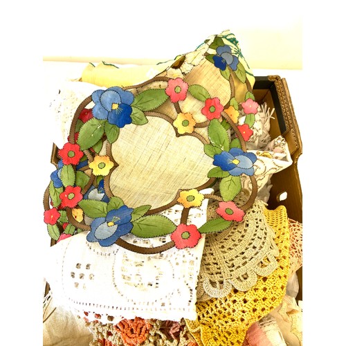 287 - Large selection of linen