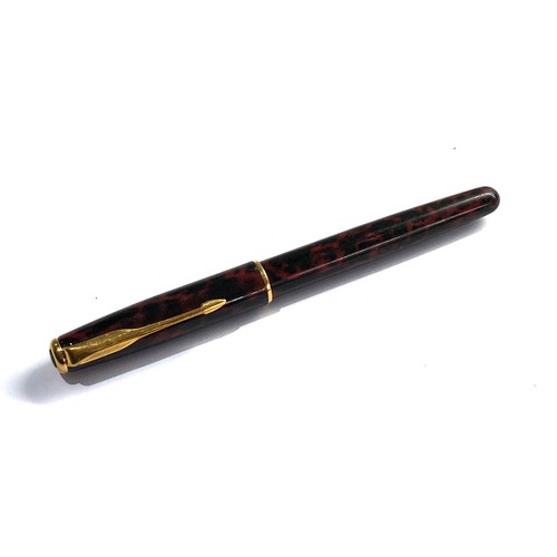 526 - 18ct gold nib parker fountain pen