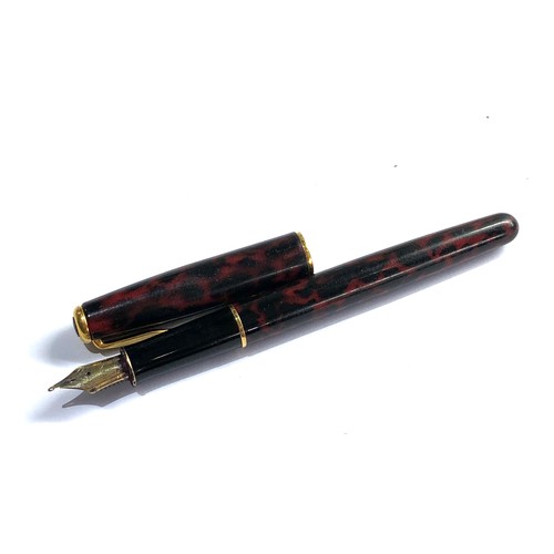 526 - 18ct gold nib parker fountain pen