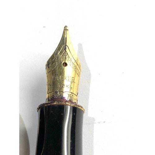 526 - 18ct gold nib parker fountain pen