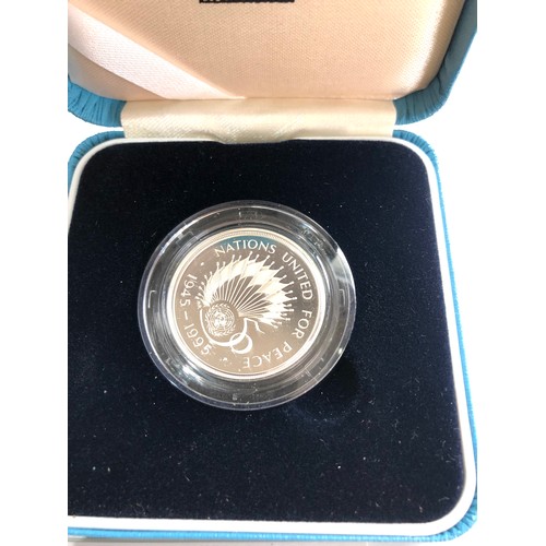 557 - 2 x 1995 & 2003 silver proof £2 Coins COA boxed