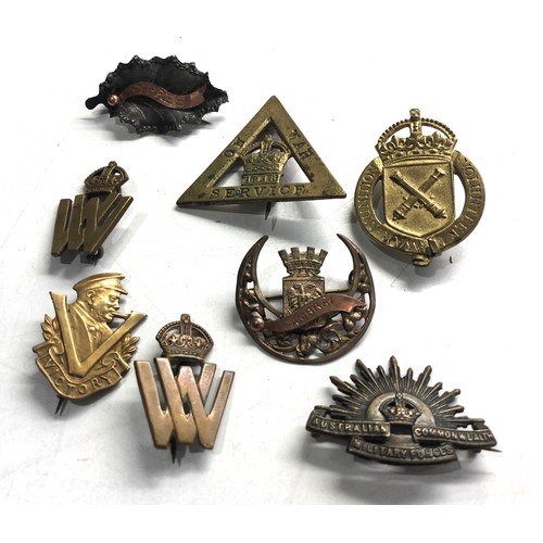 532 - 8x ww1 & ww2 military badges