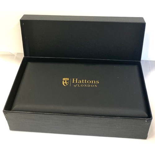 551 - Boxed proof condition, 2001 Hattons of London gold sovereign preistage set, 50th anniversary include... 