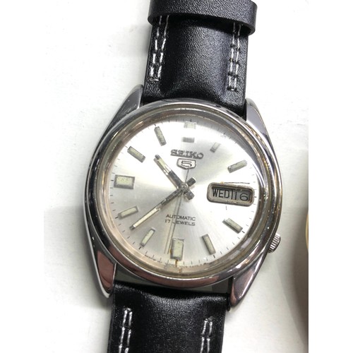 513 - 2 vintage seiko 5 automatic wristwatches working but no warranty given