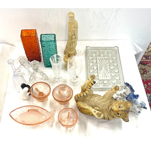 259 - Selection of miscellaneous includes glassware, pottery etc