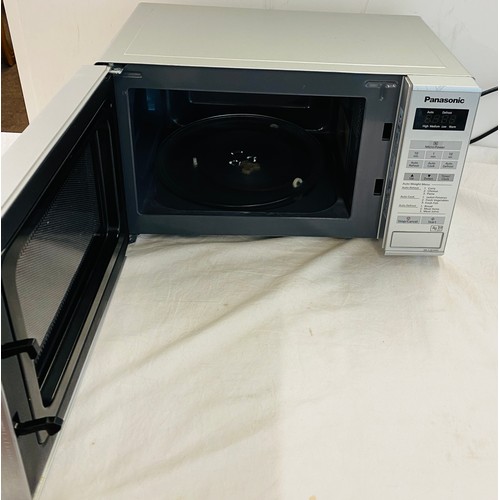 192 - Panasonic microwave - working order