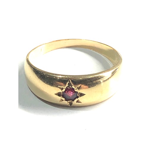 110 - Antique 18ct gold garnet ring weight 2.8g