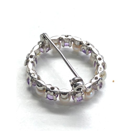 76 - 9ct white gold pearl & amethyst brooch 3.7g