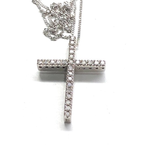 77 - 9ct white gold diamond cross pendant necklace 2.4g