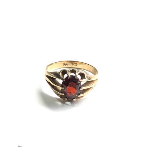 79 - 9ct gold garnet ring weight 3.9g