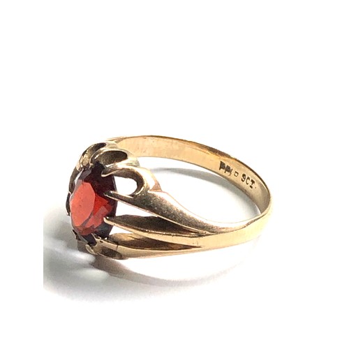 79 - 9ct gold garnet ring weight 3.9g