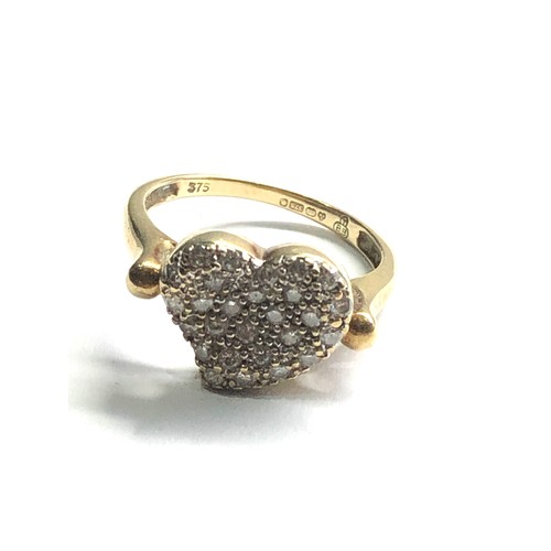 81 - 9ct gold diamond love heart ring 0.25ct weight 3.5g