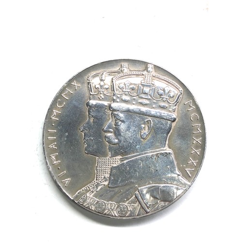 552 - Large silver Coronation Medal weight 85.8g