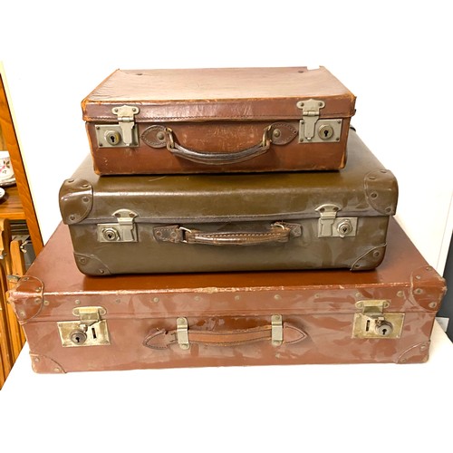 249 - 3 Vintage suitcases