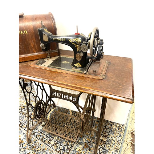 398 - Vintage singer sewing machine with tredal table