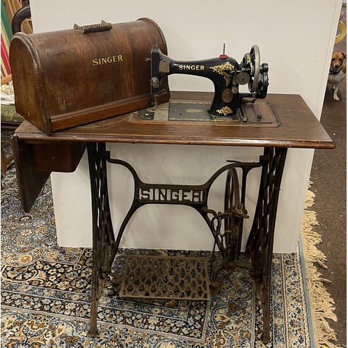 398 - Vintage singer sewing machine with tredal table