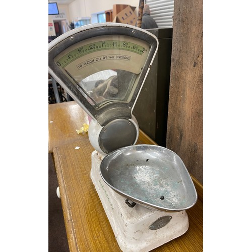 393 - Set of The Leicester Scale co.ltd fan scales