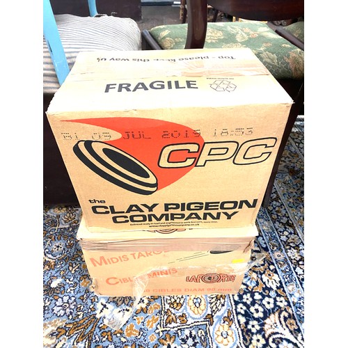 399 - Clay pigeon machine and two boxes of clay pigeons